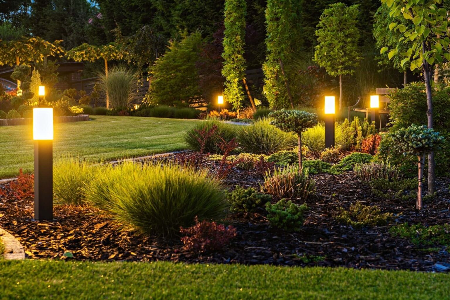 Best Outdoor Solar Lamps for Home Use