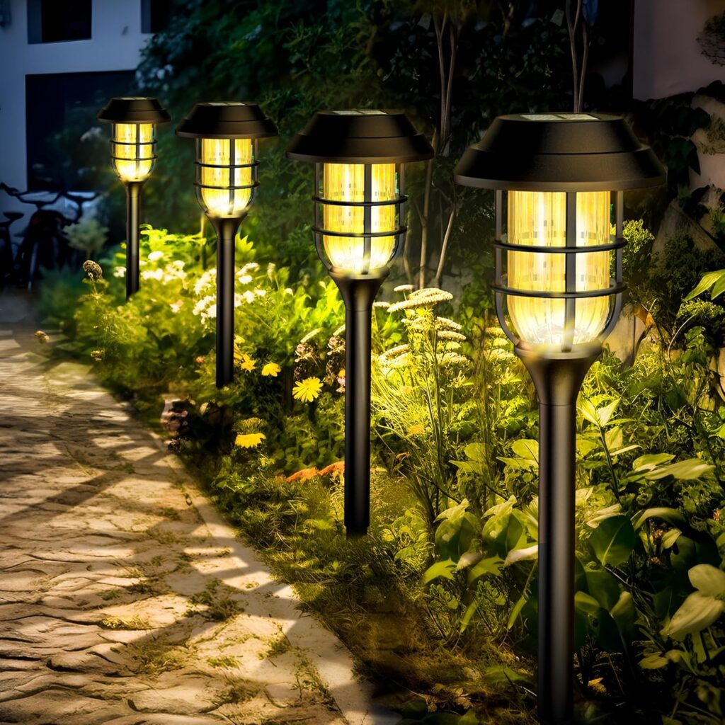 Infographic showing solar lamp components with labels and explanations